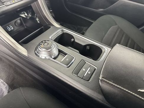 Used 2020 Ford Fusion SE FWD image 17