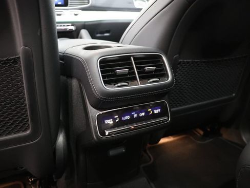 Used 2026 Mercedes-Benz GLS 450 4MATIC image 31
