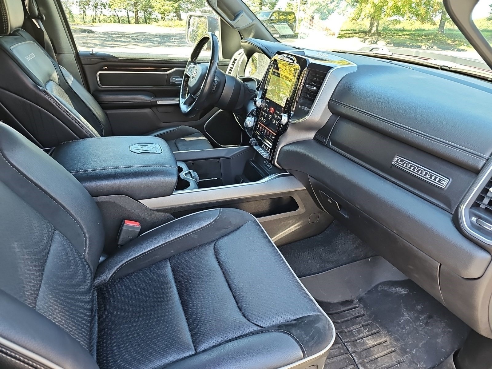 Used 2021 RAM 1500 Laramie w/ Sport Appearance Package AWD/4WD image 10
