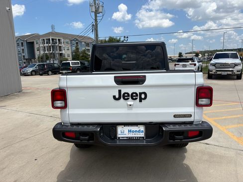 Used 2023 Jeep Gladiator Sport AWD/4WD image 6
