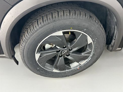 Used 2025 Nissan Rogue SV image 11