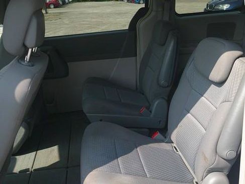 Used 2010 Chrysler Town & Country Touring FWD image 9