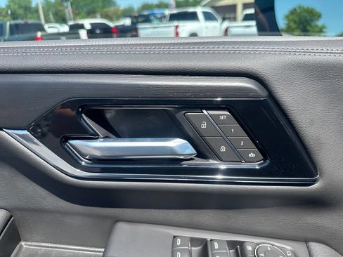 Used 2025 GMC Yukon Denali w/ Advanced Technology Package AWD/4WD image 36