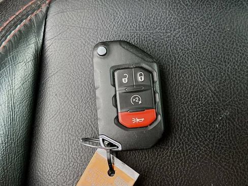 Used 2019 Jeep Wrangler Unlimited Rubicon w/ LED Lighting Group AWD/4WD image 29