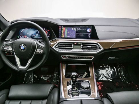 Used 2022 BMW X5 xDrive40i w/ Parking Assistance Package AWD/4WD image 13
