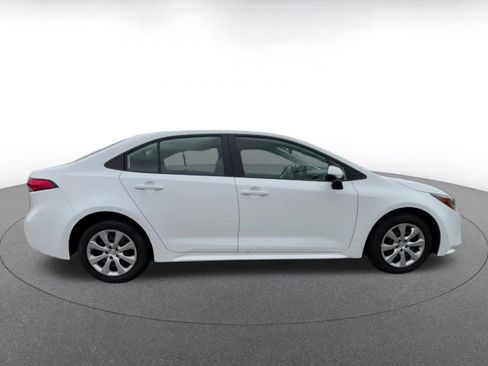 Used 2025 Toyota Corolla LE image 16