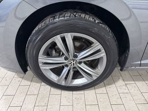 Certified 2022 Volkswagen Jetta SE image 28