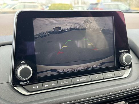 Used 2023 Nissan Rogue SV w/ SV Premium B Package image 11