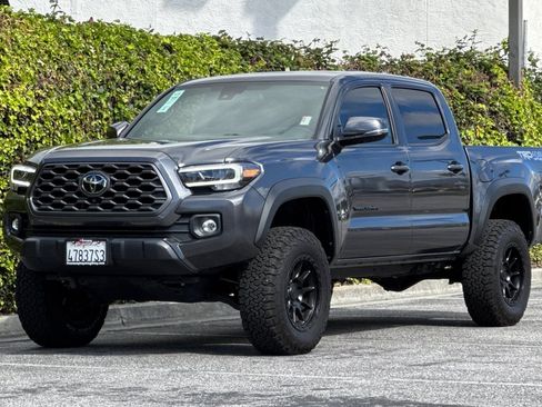 Used 2023 Toyota Tacoma TRD Off-Road w/ TRD Premium Off Road Package image 9