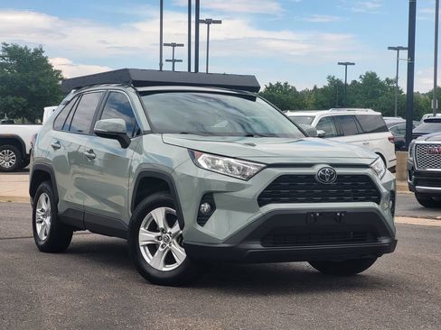 Used 2019 Toyota RAV4 XLE AWD/4WD image 2