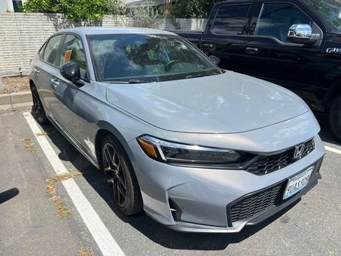 Used 2025 Honda Civic Sport image 4