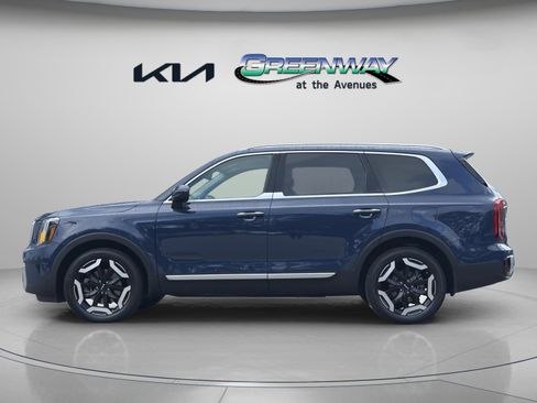 Used 2024 Kia Telluride S FWD image 3