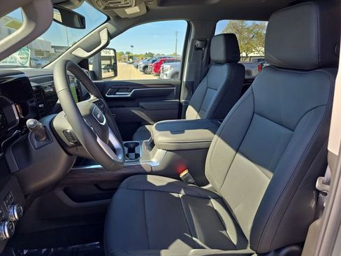 New 2026 GMC Sierra 2500 SLT w/ SLT Premium Package image 5