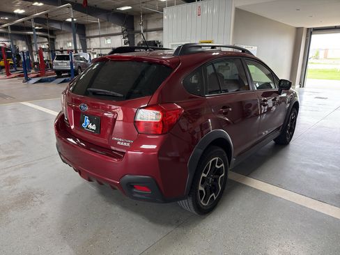 Used 2016 Subaru Crosstrek 2.0i Premium w/ Moonroof Package AWD/4WD image 5