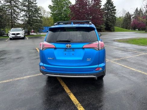Used 2017 Toyota RAV4 XLE AWD/4WD image 4