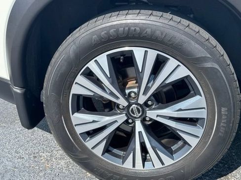 Used 2021 Nissan Rogue SV w/ Premium Package FWD image 6