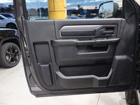 Used 2022 RAM 3500 Tradesman image 11