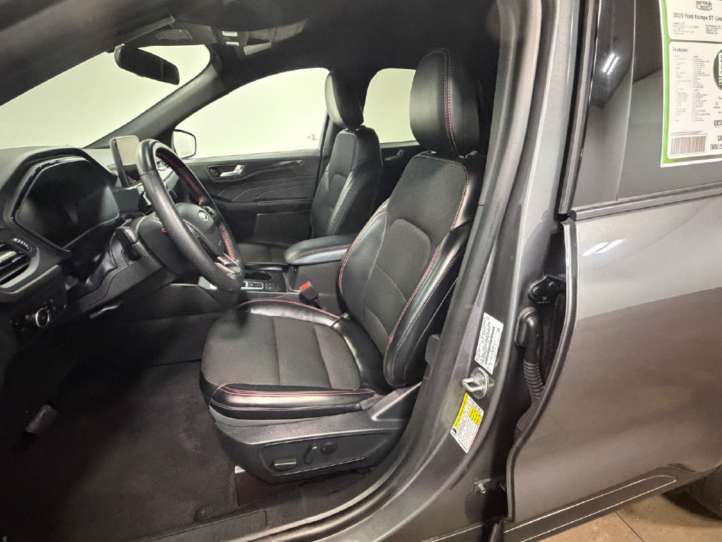 Used 2025 Ford Escape ST-Line Select AWD/4WD image 12