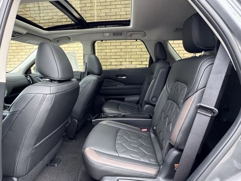 New 2026 Nissan Pathfinder Platinum AWD/4WD image 32