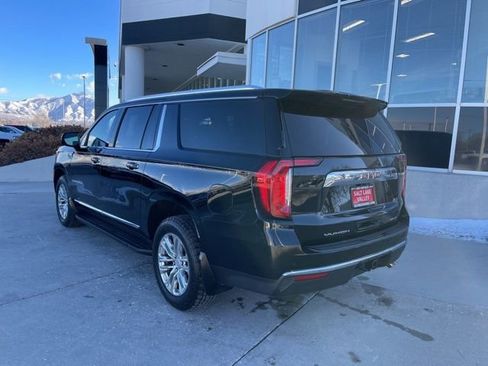 Used 2022 GMC Yukon XL SLT w/ SLT Premium Package image 5