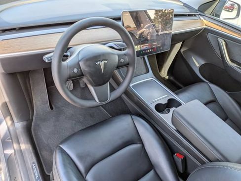 Used 2023 Tesla Model Y 2WD image 10