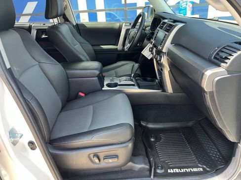 Used 2020 Toyota 4Runner SR5 Premium RWD image 19