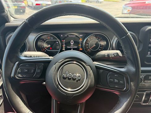 Used 2021 Jeep Gladiator Sport AWD/4WD image 27