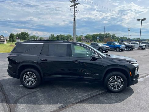 Used 2025 Chevrolet Traverse LT FWD image 36