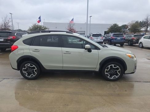 Used 2017 Subaru Crosstrek 2.0i Premium image 2