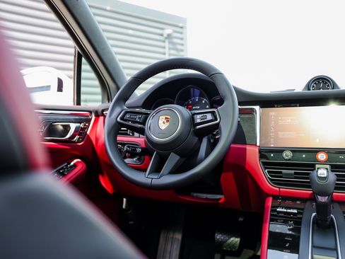 New 2026 Porsche Macan GTS image 26