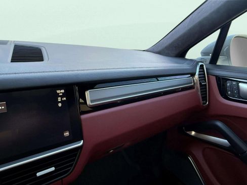 Used 2023 Porsche Cayenne Turbo image 15