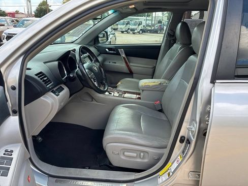 Used 2012 Toyota Highlander Limited w/ Tow Pkg FWD image 20