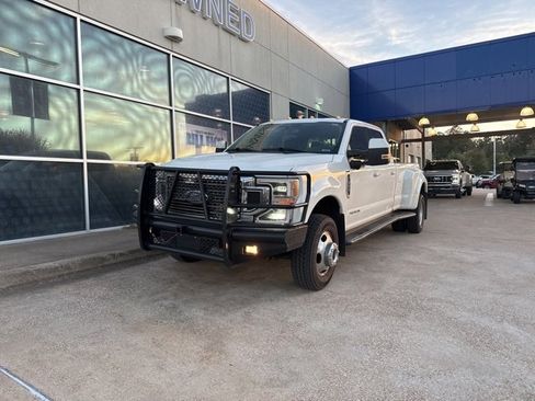 Used 2020 Ford F350 Lariat w/ Lariat Ultimate Package image 4