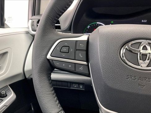 Used 2025 Toyota Sienna XLE image 21