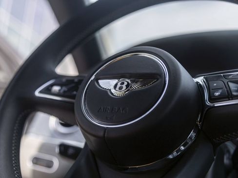 Certified 2025 Bentley Bentayga AWD/4WD image 36