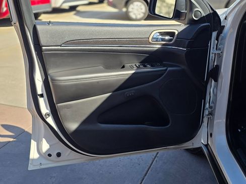 Used 2017 Jeep Grand Cherokee Limited w/ Trailer Tow Group IV image 30