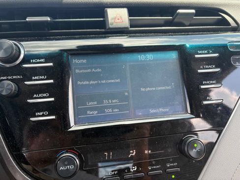 Used 2018 Toyota Camry SE FWD image 11