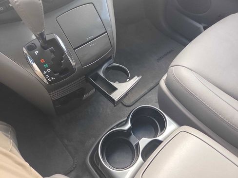 Used 2007 Toyota Sienna XLE image 31