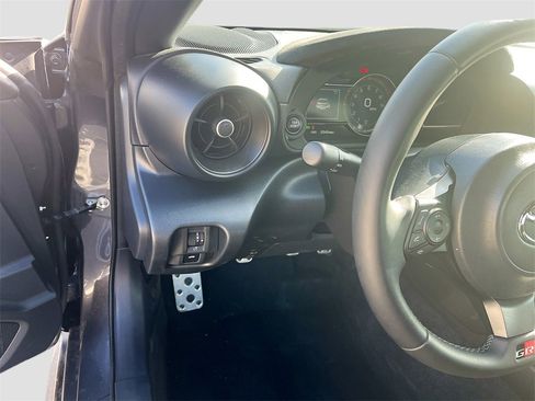 Used 2025 Toyota GR86 Premium image 10