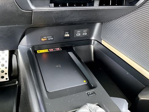 Used 2026 Toyota Camry SE w/ Convenience Package FWD image 24