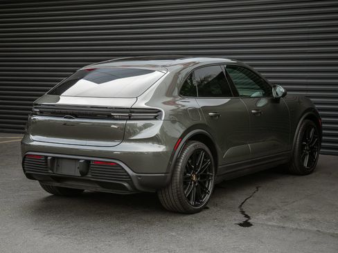 Certified 2025 Porsche Macan Electric RWD image 10