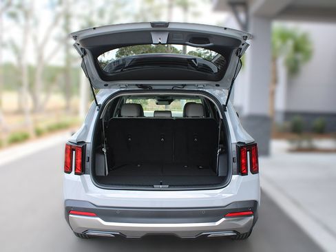 New 2026 Kia Sorento S w/ S Panoramic Sunroof Package FWD image 9