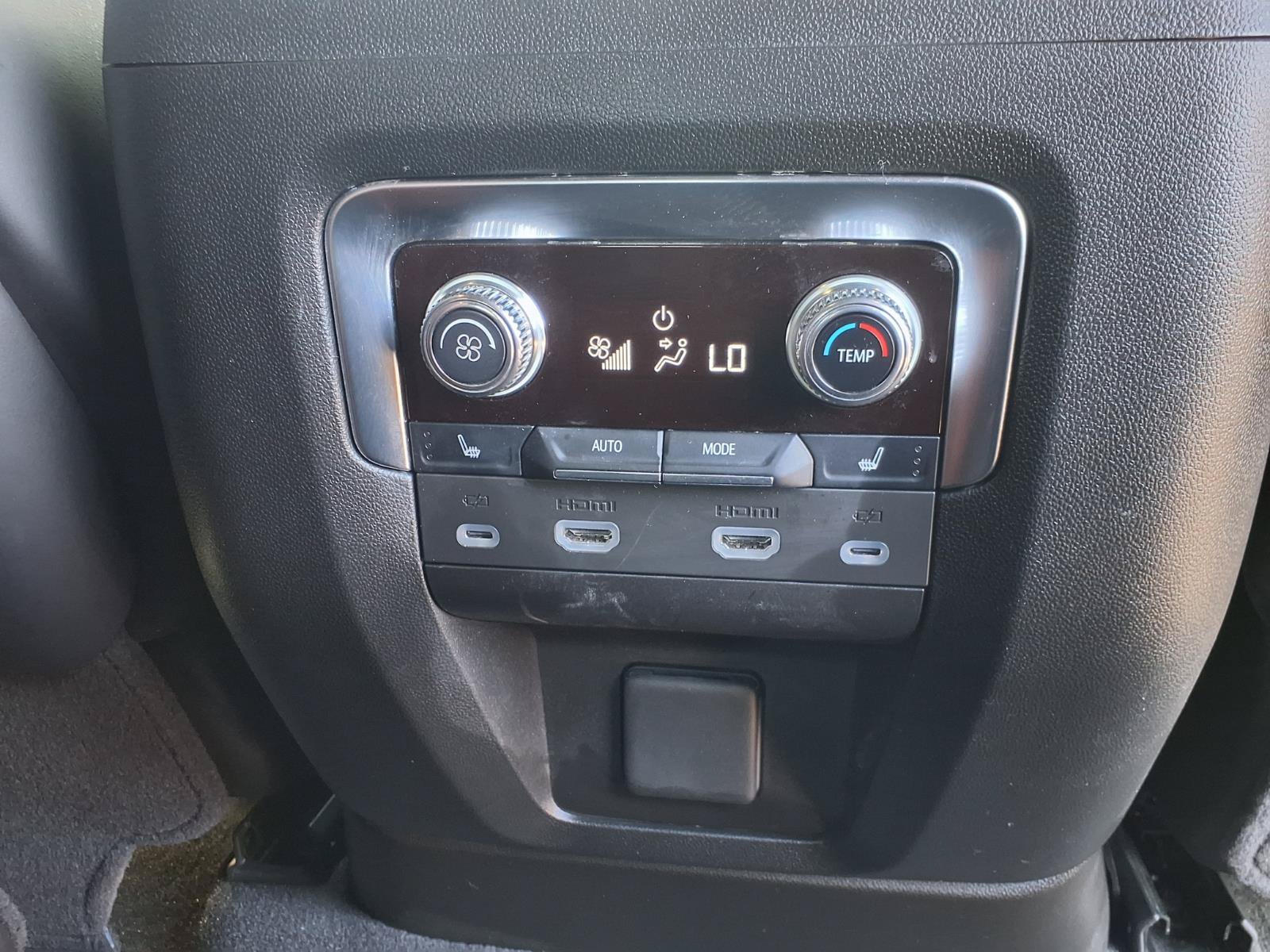 Used 2024 GMC Yukon Denali Ultimate AWD/4WD image 14