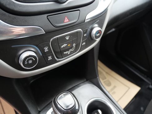 Used 2021 Chevrolet Equinox LT image 14