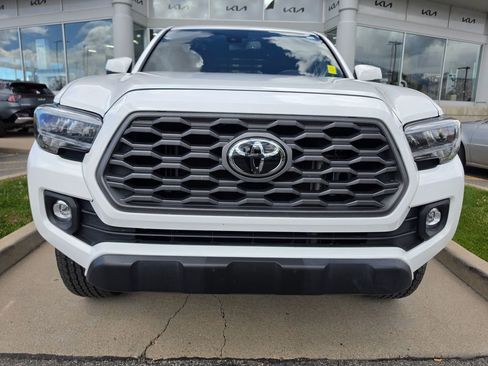 Used 2023 Toyota Tacoma TRD Off-Road w/ Black Out Package (TMS) AWD/4WD image 2
