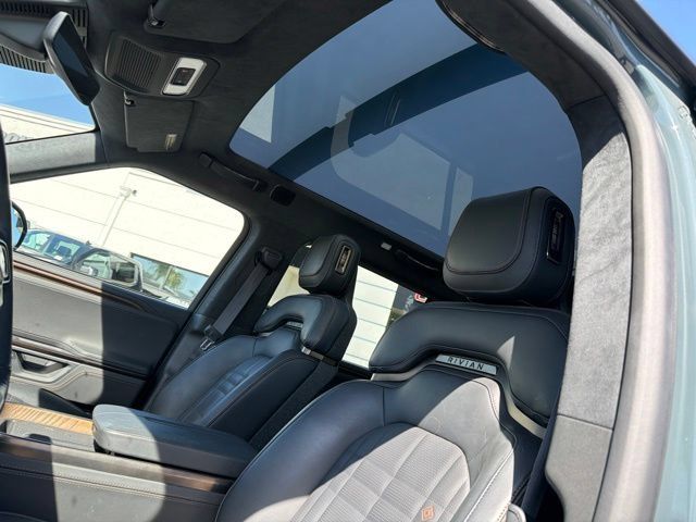 Used 2025 Rivian R1S Premium Dual AWD/4WD image 6