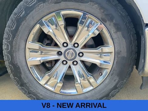 Used 2018 Nissan Titan SV w/ SV Convenience Package RWD image 4