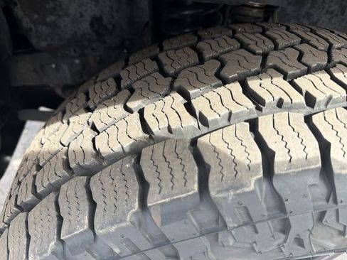 Used 2021 Toyota Tacoma SR5 w/ Trail Edition image 31