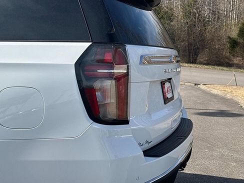 Used 2024 Chevrolet Suburban LT image 12