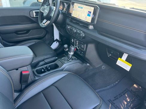 New 2026 Jeep Wrangler Unlimited Sahara AWD/4WD image 15